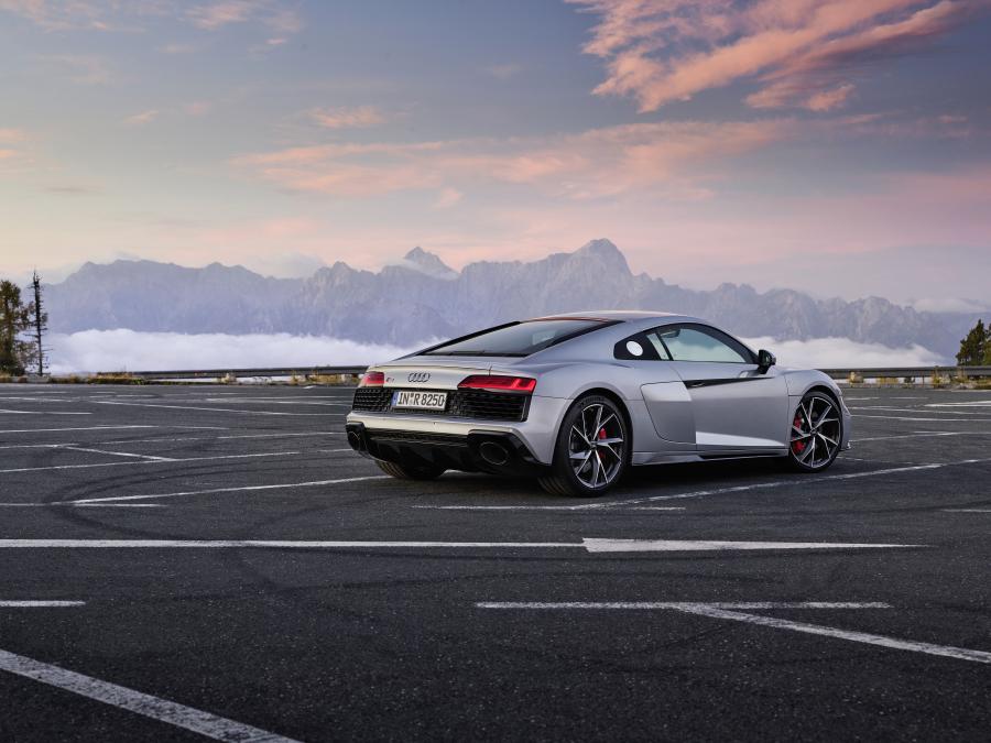  Audi R8 V10 RWD Coupe 2019 года  (WW) (фото 19 из 34)